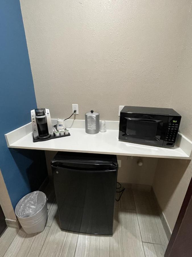 艾达智选假日酒店及套房 外观 照片